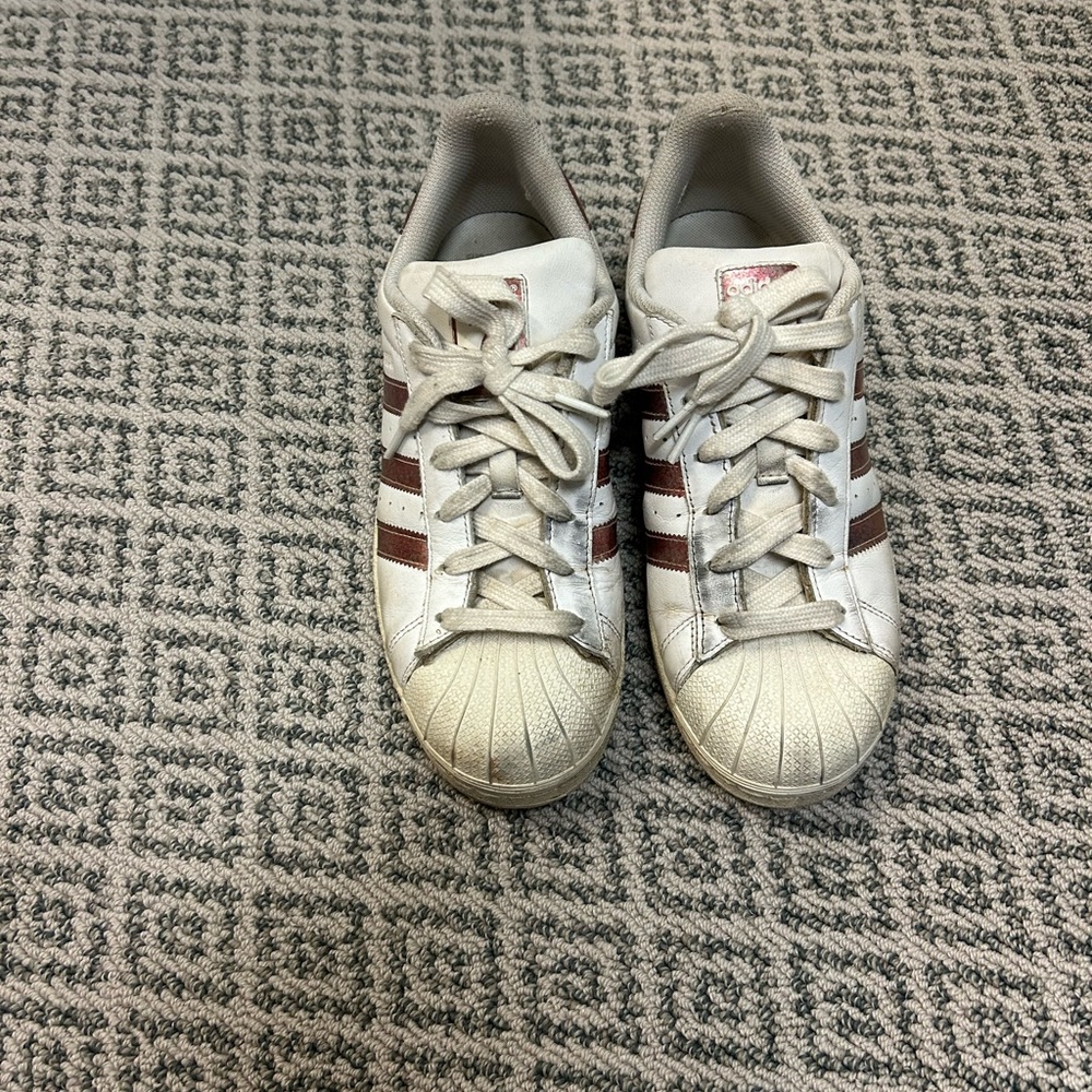Adidas Superstar Sneakers Youth 7 aka Women’s 8.5.